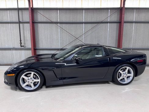 Used 2005 Chevrolet Corvette Coupe w/ Preferred Equipment Group RWD image 1
