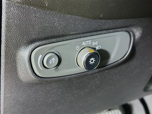 Used 2018 Chevrolet Equinox LT w/ Sun & Infotainment Package image 12