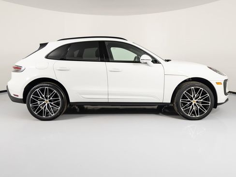 Certified 2025 Porsche Macan image 9