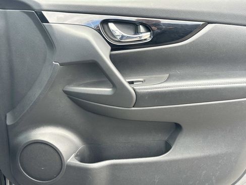 Used 2022 Nissan Rogue Sport SV w/ Technology Package image 24