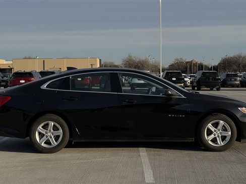 Used 2021 Chevrolet Malibu LS image 3