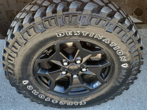 Used 2021 Jeep Gladiator Willys image 9