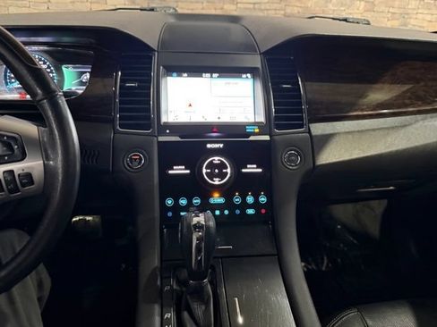 Used 2017 Ford Taurus Limited FWD image 22