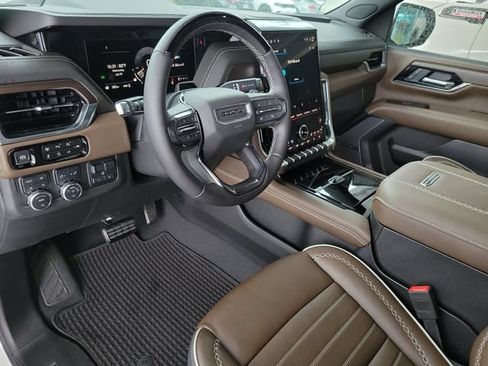 Used 2025 GMC Yukon Denali Ultimate AWD/4WD image 5