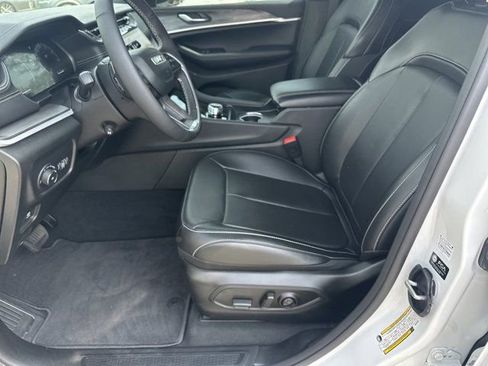 Certified 2025 Jeep Grand Cherokee Limited w/ Luxury Tech Group II image 10