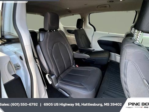 Used 2019 Chrysler Pacifica Touring Plus image 20