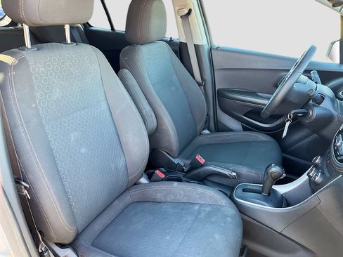 Used 2022 Chevrolet Trax LS w/ Tint and Cruise Package FWD image 25