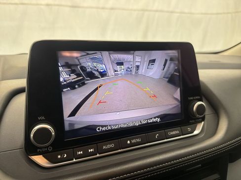 Used 2024 Nissan Rogue S FWD image 16