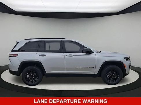 New 2026 Jeep Grand Cherokee Altitude AWD/4WD image 9