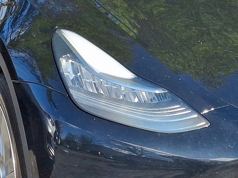 Used 2021 Tesla Model Y Long Range image 8