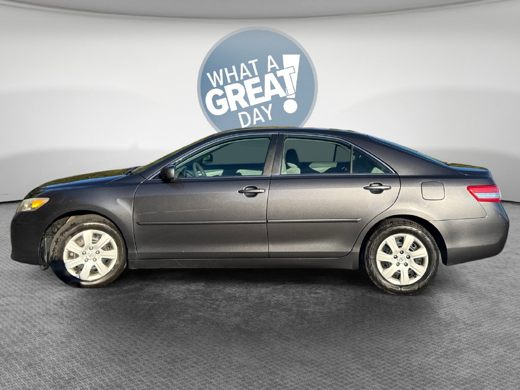 Used 2011 Toyota Camry LE FWD image 7
