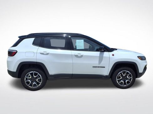 Used 2025 Jeep Compass Trailhawk AWD/4WD image 10