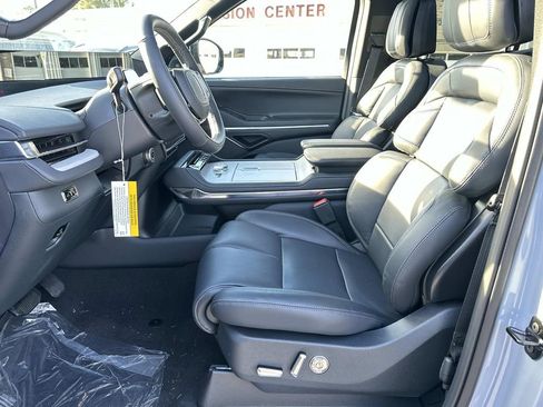 New 2025 Lincoln Navigator Reserve w/ Jet Appearance Package image 9