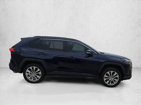 Used 2022 Toyota RAV4 XLE Premium FWD image 4