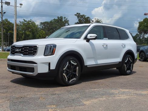 Certified 2025 Kia Telluride S FWD image 2