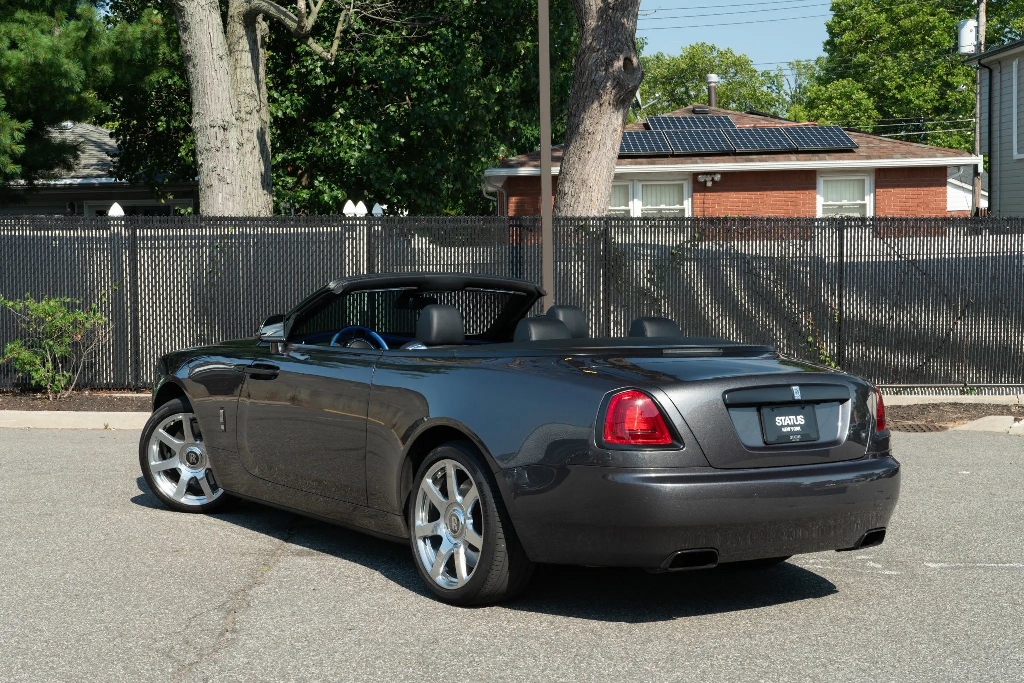 Used 2017 Rolls-Royce Dawn RWD image 48