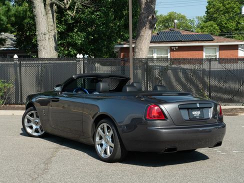 Used 2017 Rolls-Royce Dawn RWD image 48