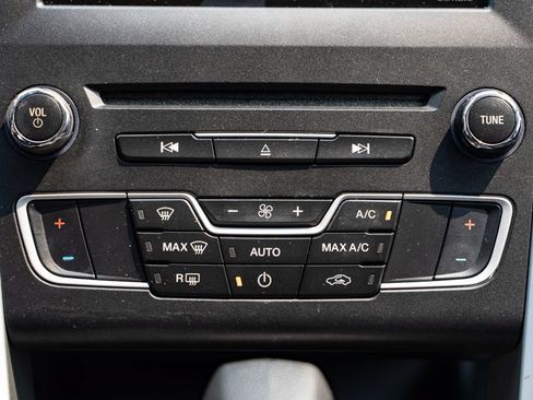 Used 2016 Ford Fusion SE FWD image 13