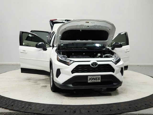 Used 2023 Toyota RAV4 LE AWD/4WD image 11