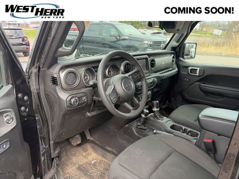 Used 2023 Jeep Gladiator Sport image 5