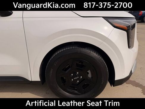 Certified 2025 Kia Carnival image 11