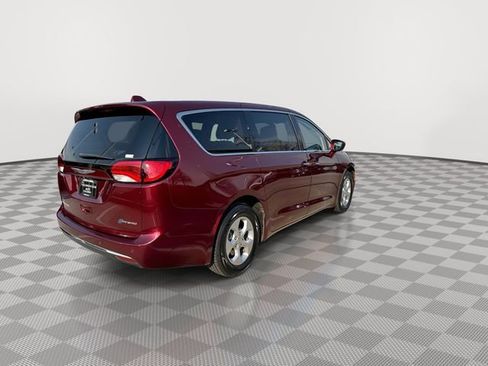 Used 2018 Chrysler Pacifica Touring Plus image 10