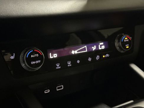 Used 2024 Mitsubishi Outlander SE FWD image 17