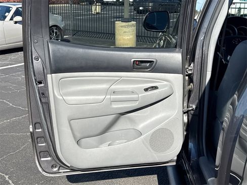 Used 2015 Toyota Tacoma PreRunner image 22