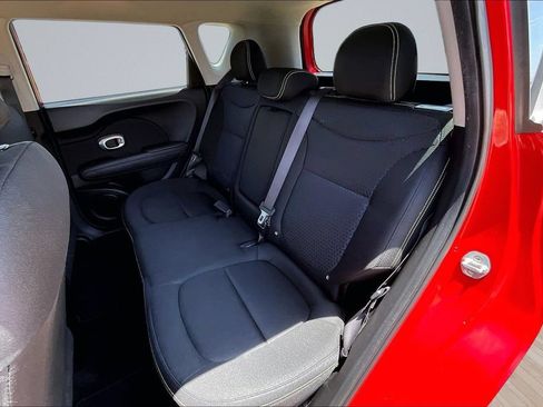 Used 2016 Kia Soul + FWD image 23