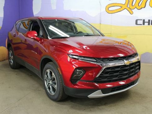 Used 2025 Chevrolet Blazer LT AWD/4WD image 2