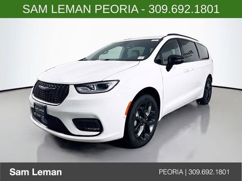 New 2026 Chrysler Pacifica Limited w/ S Appearance Package image 3