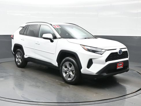 Used 2024 Toyota RAV4 LE AWD/4WD image 8
