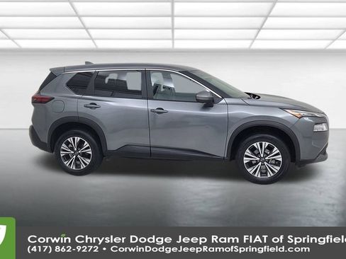 Used 2023 Nissan Rogue SV image 2