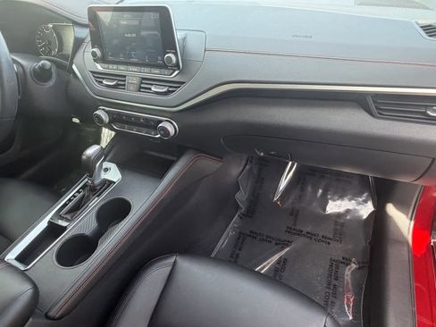 Certified 2019 Nissan Altima 2.5 SR w/ SR Premium Package image 10