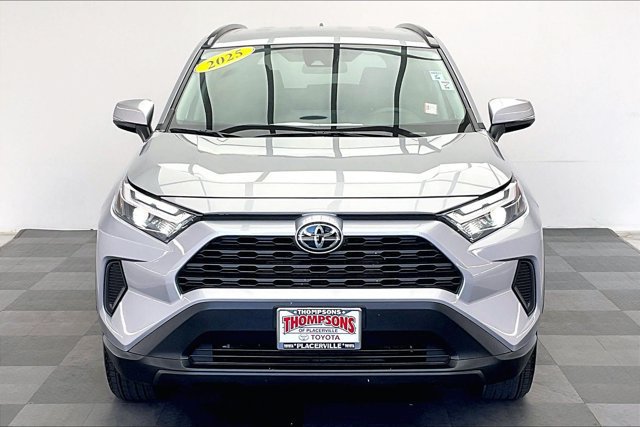 Used 2025 Toyota RAV4 XLE AWD/4WD image 2