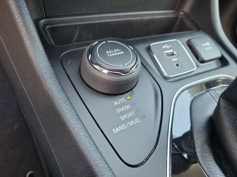 Used 2023 Jeep Cherokee Altitude Lux AWD/4WD image 13