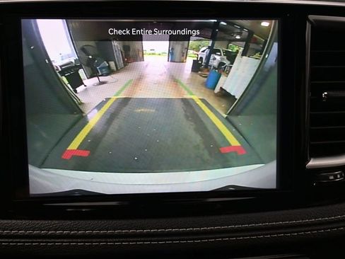 Used 2024 Chrysler Pacifica Limited FWD image 11