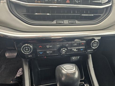 Used 2022 Jeep Compass Limited image 35