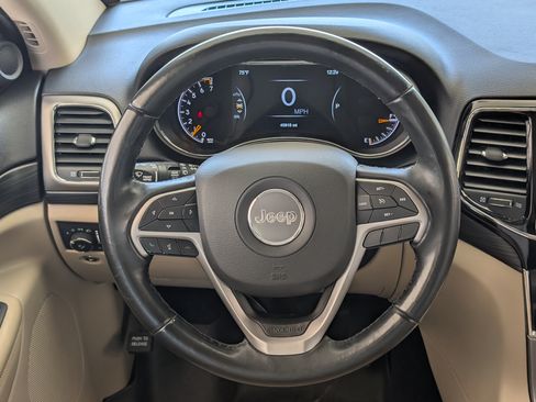 Used 2022 Jeep Grand Cherokee Laredo E AWD/4WD image 23