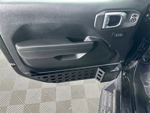 Certified 2023 Jeep Gladiator Sport image 19