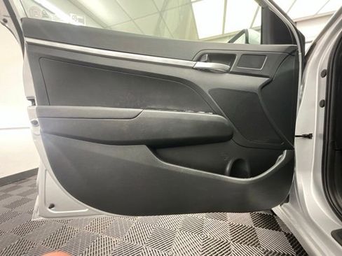 Used 2020 Hyundai Elantra SE w/ Cargo Package (C1) FWD image 12