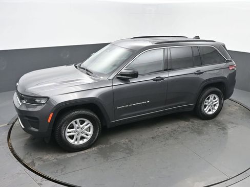Used 2024 Jeep Grand Cherokee Laredo image 39