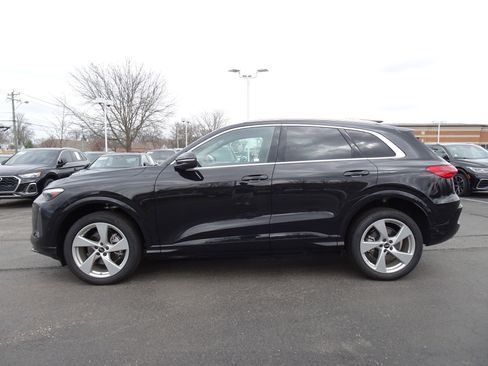 New 2025 Audi Q5 Premium Plus image 2