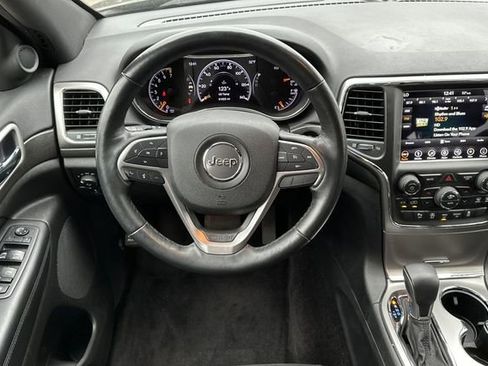 Used 2018 Jeep Grand Cherokee Altitude image 16