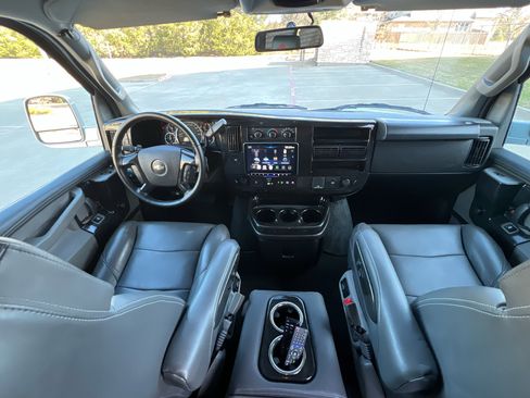 Used 2023 Chevrolet Express 2500 Extended image 44