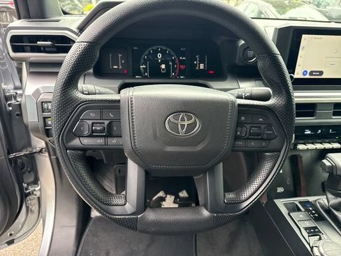 Used 2025 Toyota Tacoma SR5 AWD/4WD image 18
