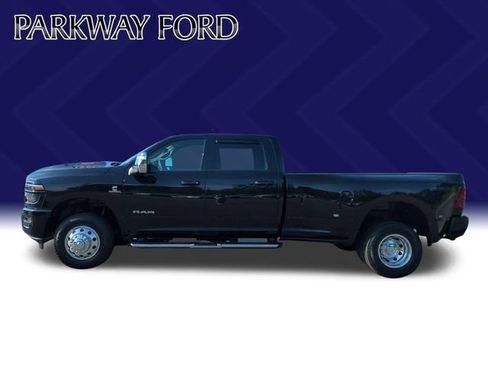 Used 2025 RAM 3500 Laramie w/ Sport Appearance Package AWD/4WD image 2