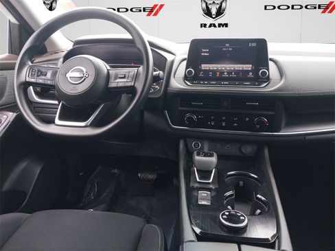 Used 2023 Nissan Rogue S image 11