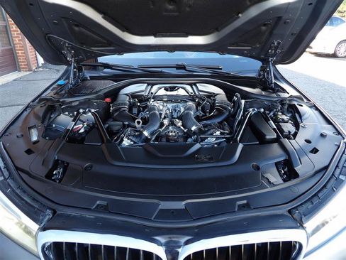 Used 2018 BMW 750i w/ Executive Package RWD image 29