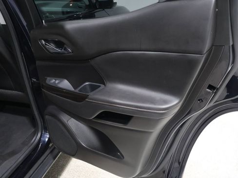 Used 2023 GMC Acadia SLT w/ Preferred Package image 27